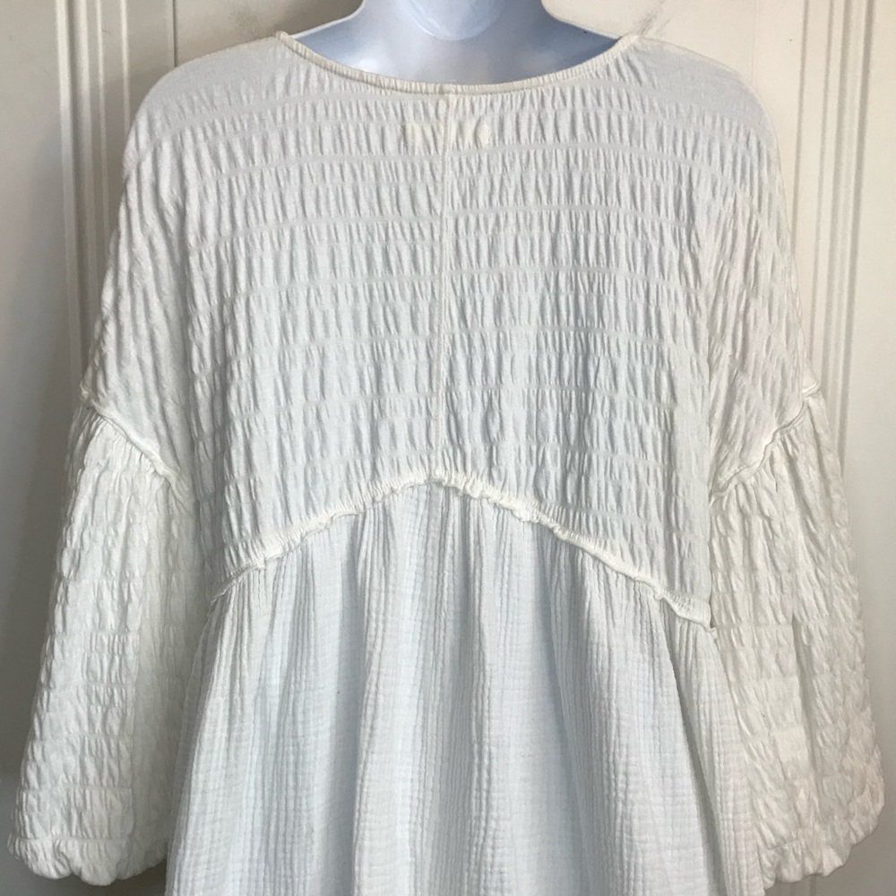 FP We The Free Flower Power White V-Neck Textured Gauze Raw Hem Top size S EUC - Picture 13 of 15